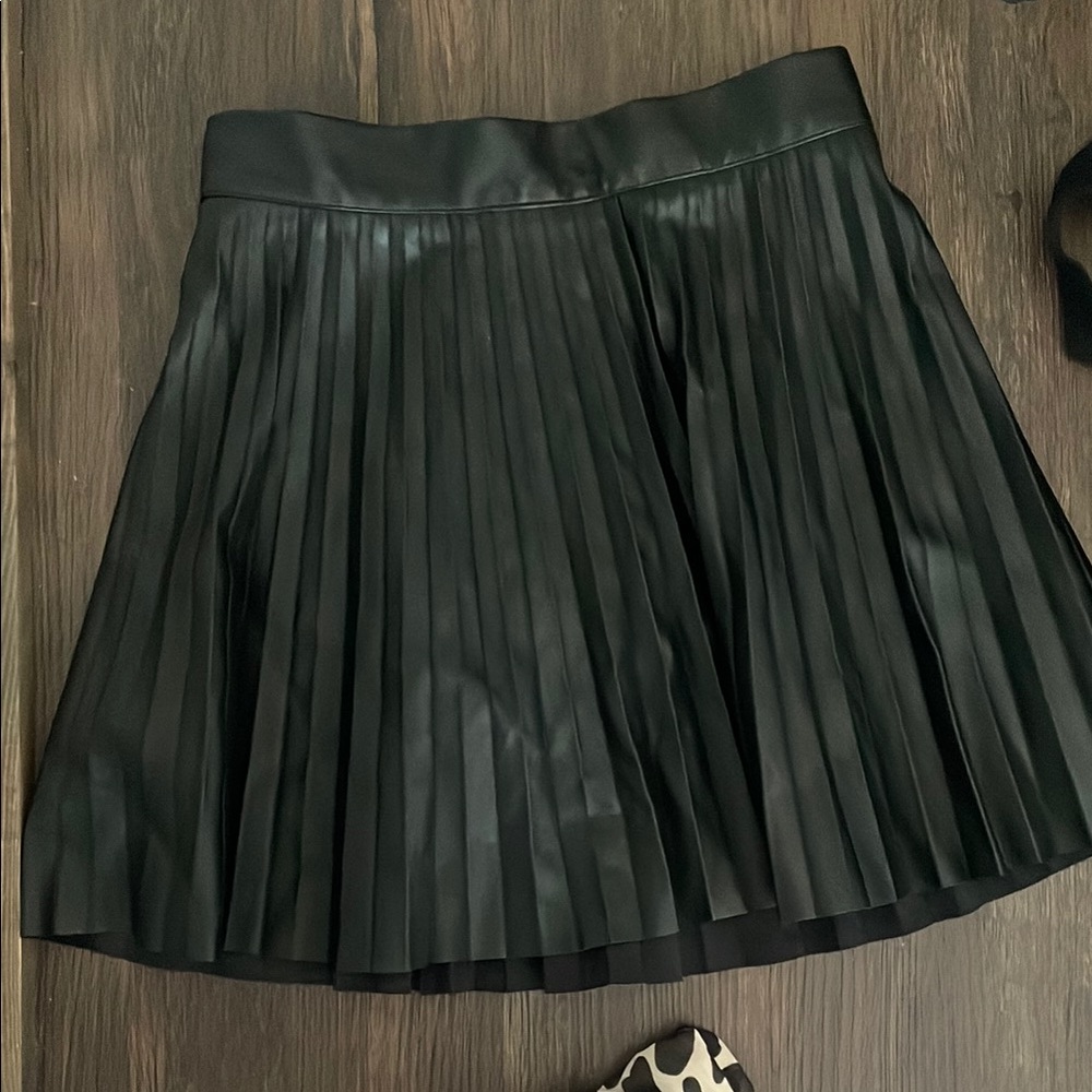 Elegant Black Pleated Skirt